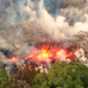 Lava salpicando en un área ubicada entre las fisuras activas número 16 y 20, el 16 de mayo de 2018,